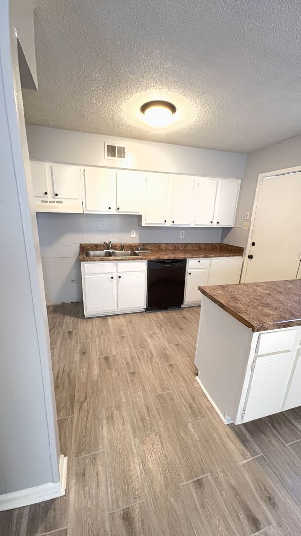 Photo - Well-Maintained 2BR/1.5BA Duplex Units with Central HVAC – Memphis - Open To Section 8