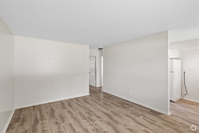 1BR, 1BA - 700SF - Living Room