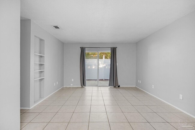 Photo - 1555 Green Briar Pkwy
