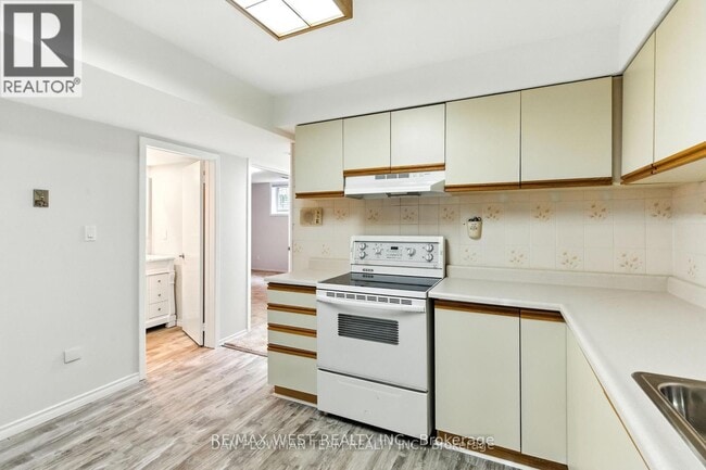 Photo - 83 Sherwood Rd E