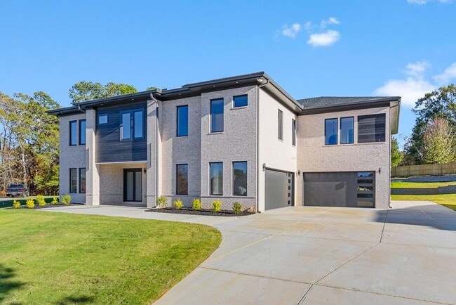 Photo - 555 Versailles Dr