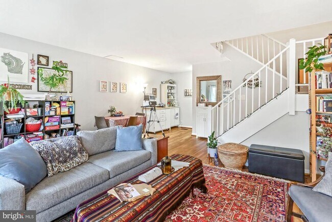 Photo - 158 G St SW