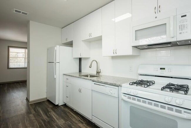 Photo - 921 Myrtle St NE