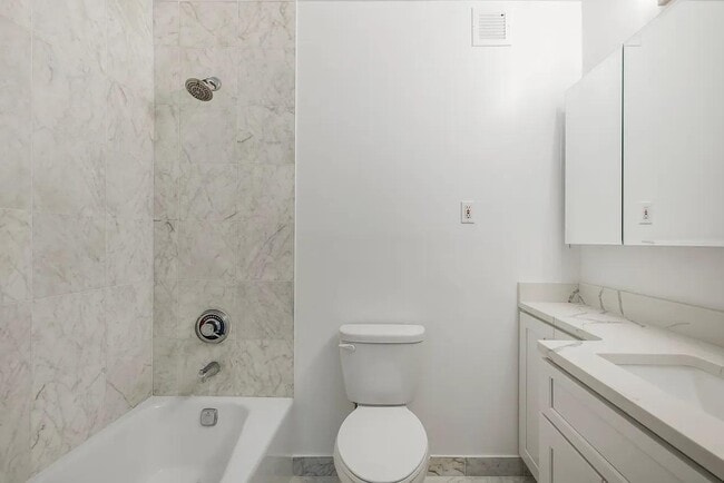 Photo - 280 Rector Pl