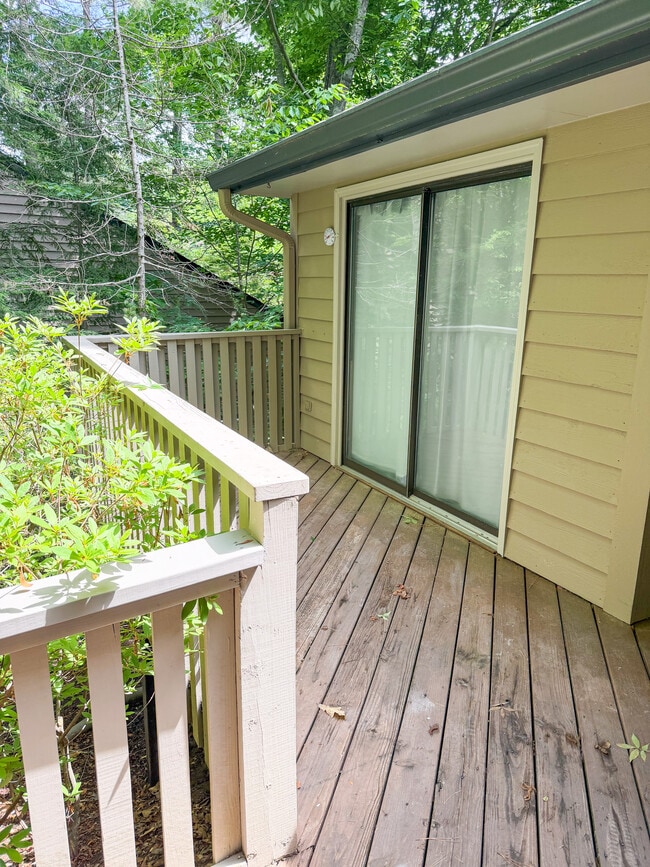 Photo - 106 Montrose Dr
