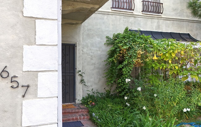 Photo - 657 S La Jolla Ave Unit 1