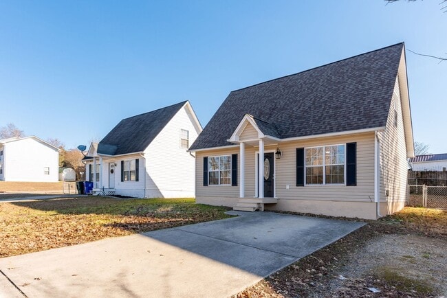 Photo - 1565 Petty St