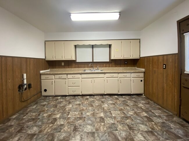 Photo - 25 N 44th St