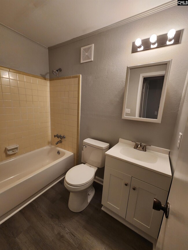 Photo - 721 Deerwood St