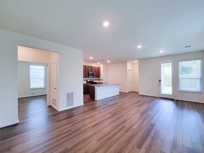 Photo - 20888 Sheffield Pk Dr