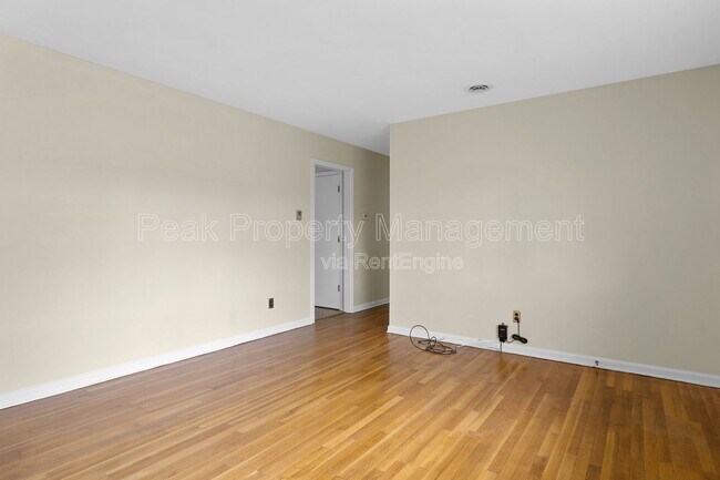 Photo - 4830 Kinloch Ln