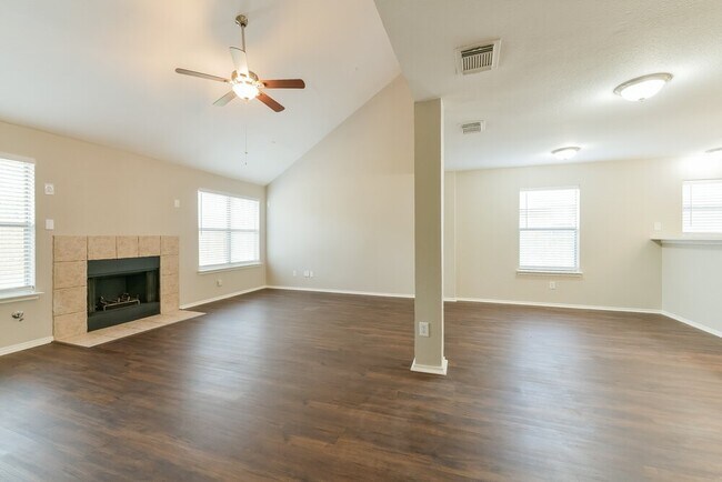 Photo - 6030 NW Creek Cir