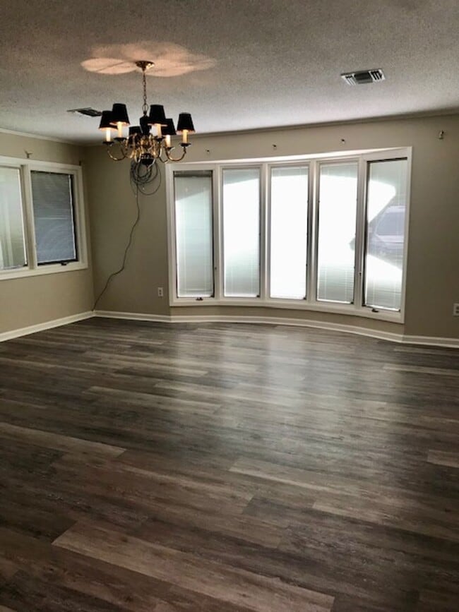 Photo - 3 bed 2 Bath Brick Home off Park Avenue!