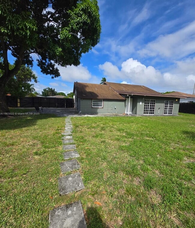 Photo - 2420 Jackson St