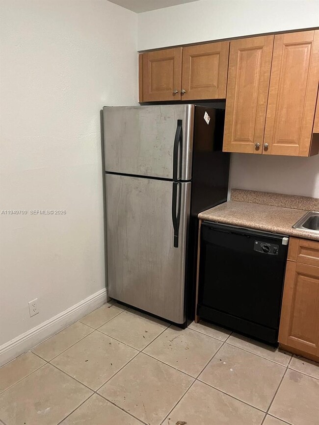 Photo - 5221 Geneva Ct Unit 302