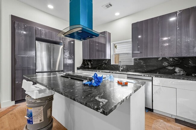 Photo - 1044 Grant Way SE