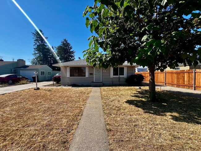 Building Photo - Non-Refundable & Security Deposit Total: $... Rental