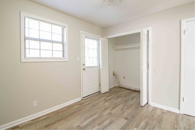 Photo - 820 Golf View Pl