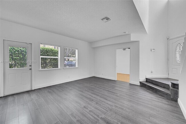 11201 Lakeview Dr