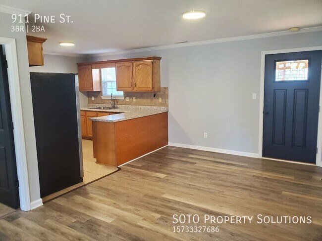 Photo - 3 BD / 2 BA