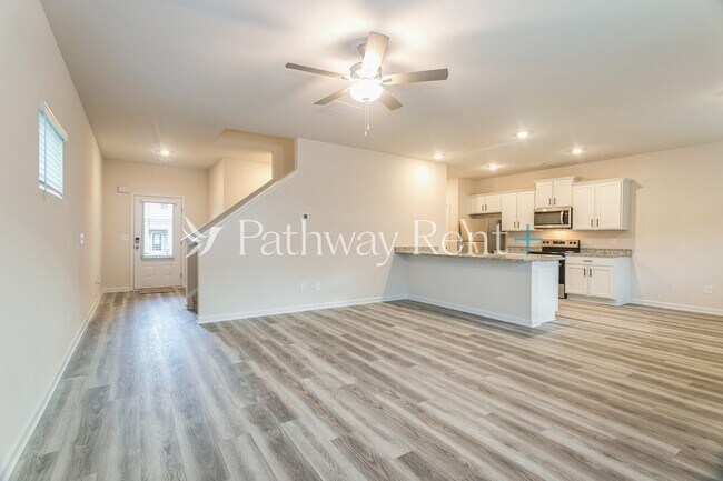 Photo - 631 Mackenzie Cv