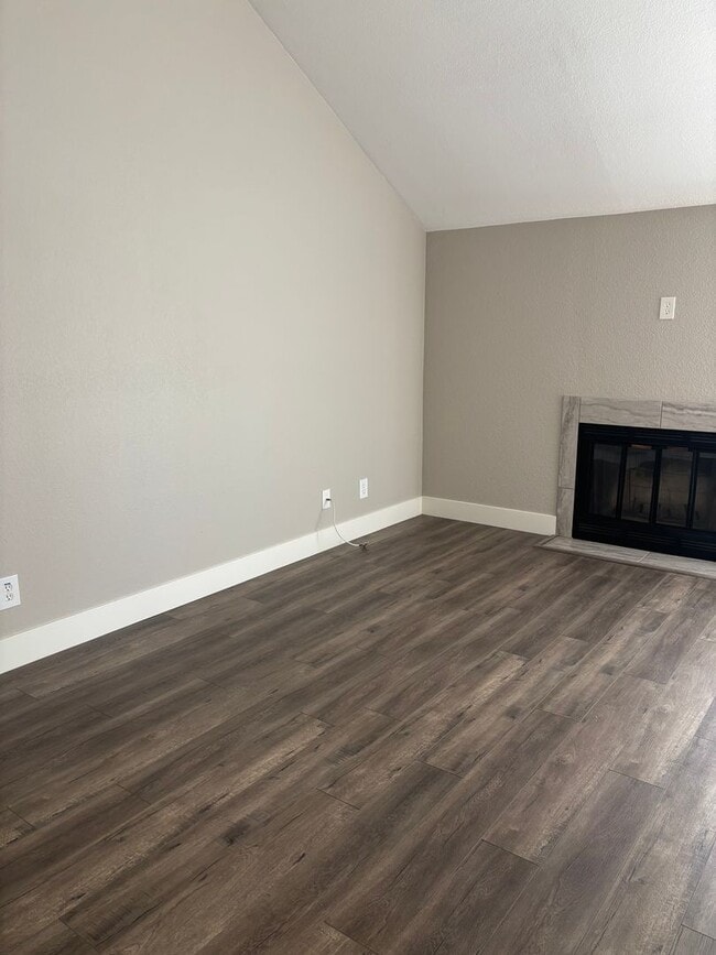 Photo - Renovated two bedroom two bath townhome, Windsor!!