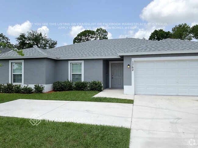 Building Photo - 1762 SW Airoso Blvd Rental