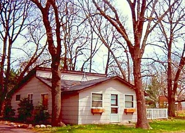 Photo - Roommate wanted to share charming cottage nestled in the woods!