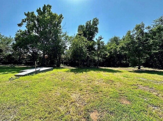 Photo - 3215 Oakwood Dr