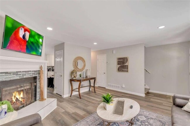 Photo - 2101 Valley Oaks Dr SE