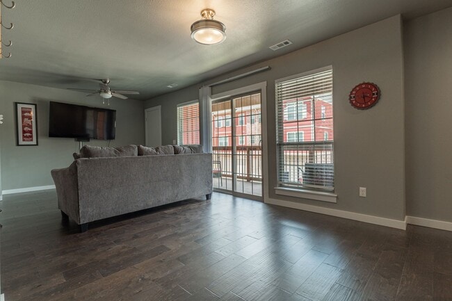 Photo - Fully Furnished Condo!!  3 bedroom 2.5 bath minutes from the U of A!!!!