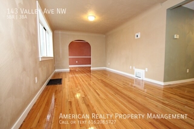 Photo - 143 Valley Ave NW