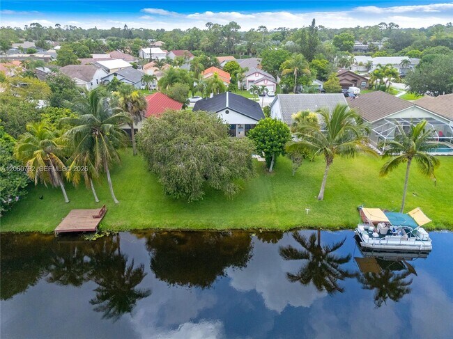 758 Lake Wellington Dr