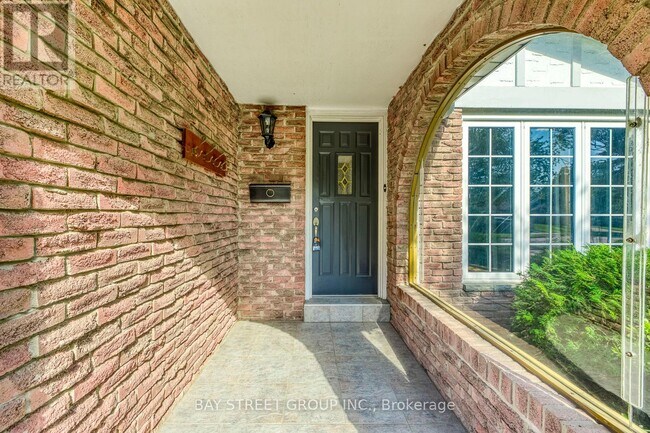 Photo - 2281 Devon Rd