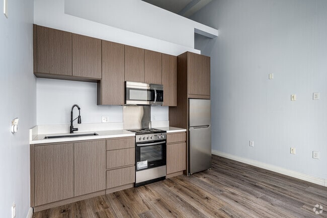 1BR, 1BA - 600SF - Kitchen