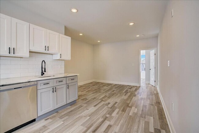 Photo - 95 E Duval St