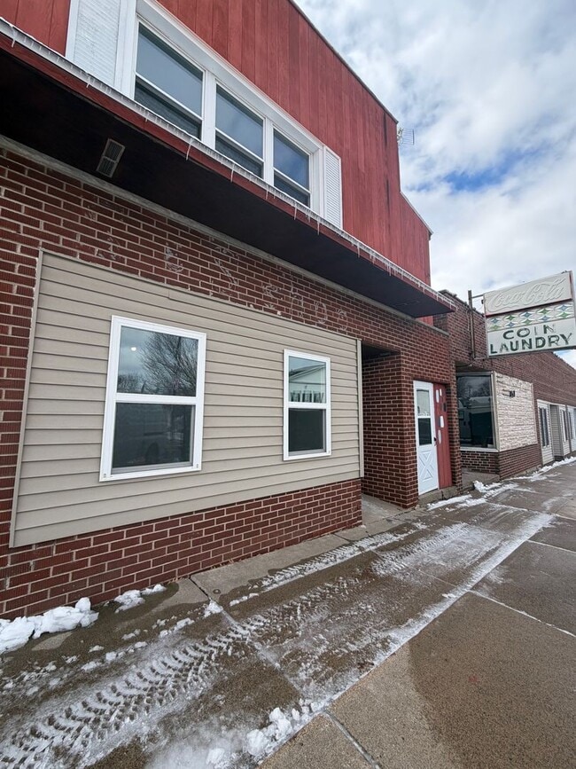 Building Photo - 317 Main St Unit 1