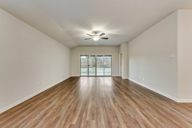 Photo - 208 Briarwood Ln