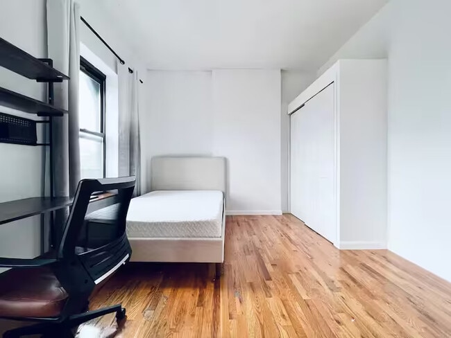 Photo - Furnished room/NOT APARTMENT Unit 4L