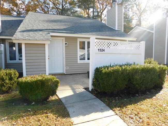 Building Photo - 1524 College Way