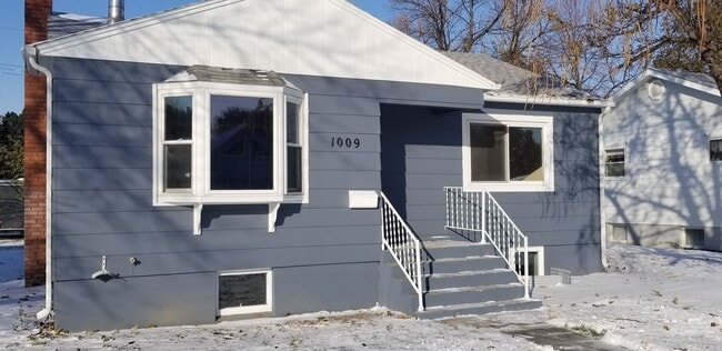 Building Photo - Take A Virtual Tour! Rental