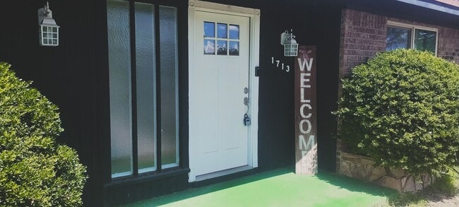 Photo - 3 Bed 2 Bath Home!