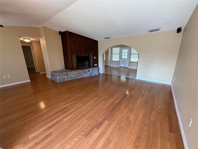 Photo - 525 Lakeview Dr