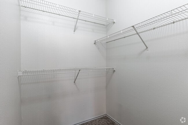 1BR, 1BA - 790SF - A2 - Closet