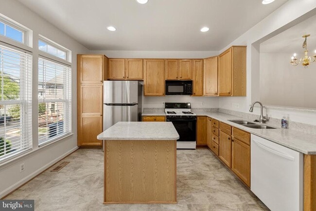 Photo - 956 Harrison Cir