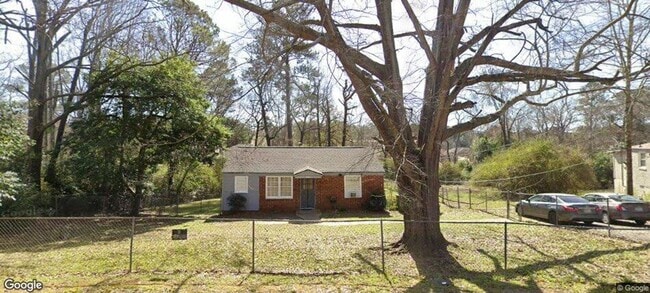 Building Photo - North Columbus Cottage on almost an ACRE fenced 2 Bedrooms 1 Bath with bonus room