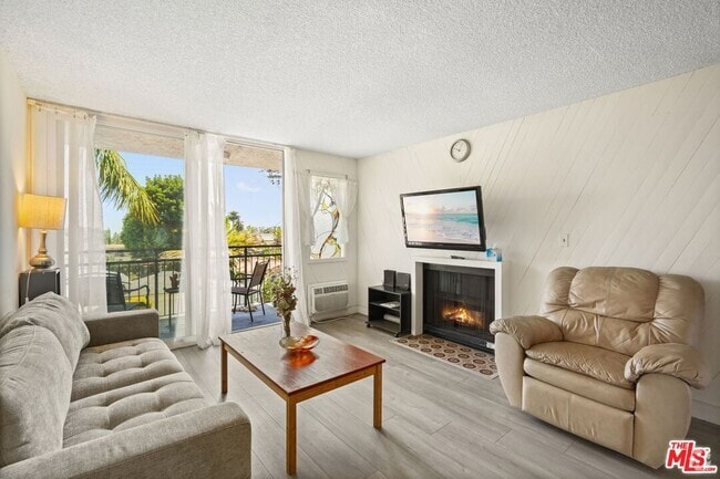 Building Photo - 1885 Veteran Ave Unit 207 Rental