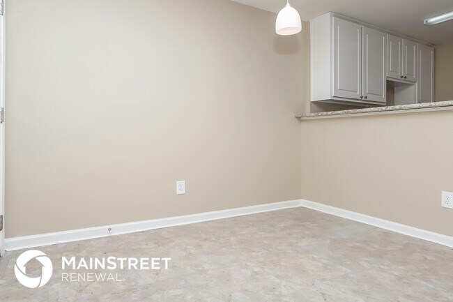 Photo - 483 Thistle Cove