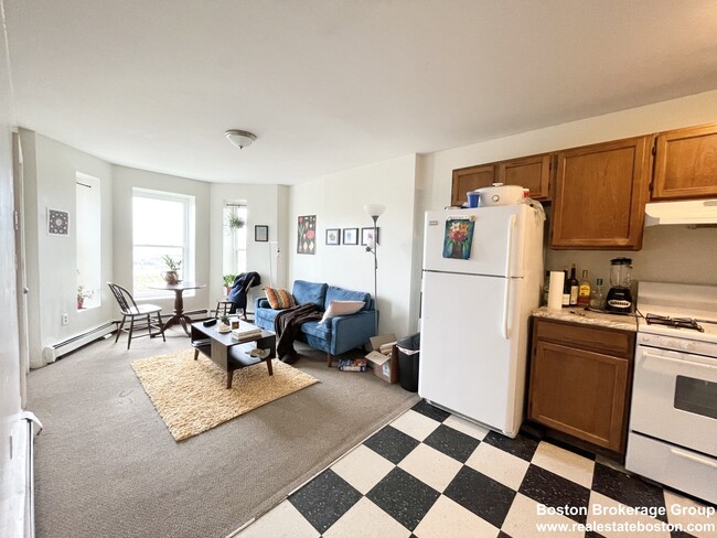 96 Hammond St Unit 4