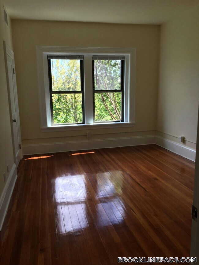 1463 Beacon St Unit 43